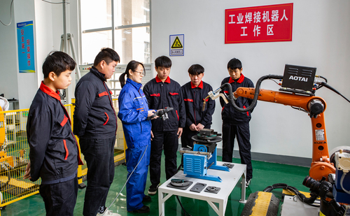 工业焊接机器人实训车间2.jpg